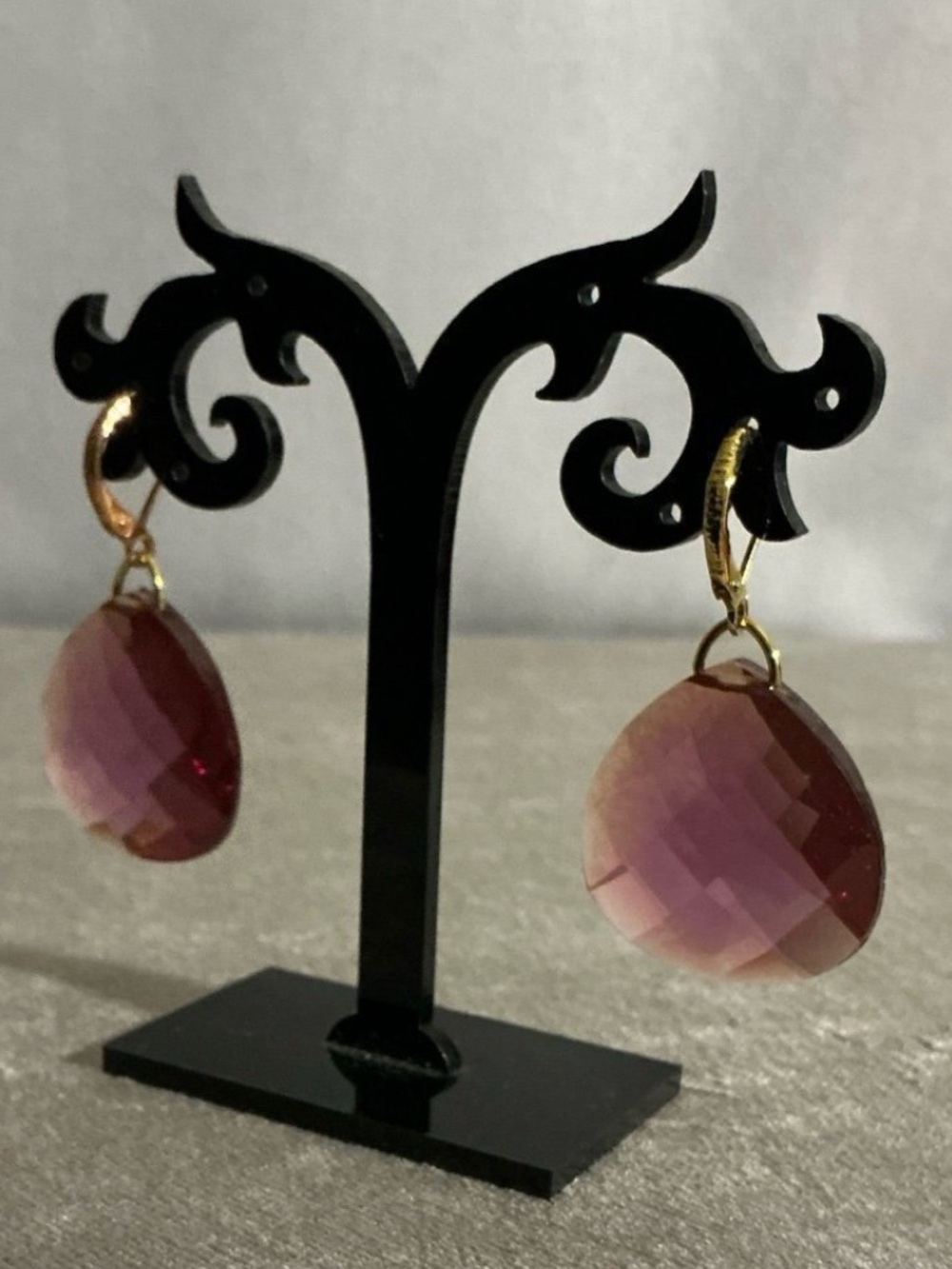 Joan Rivers red faceted acrylic earrings never worn